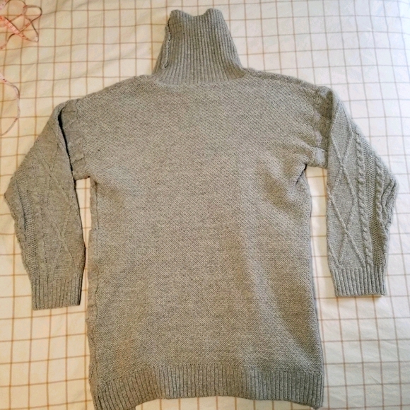Gray turtle neck sweater (Used in great condition) - Picture 4 of 5